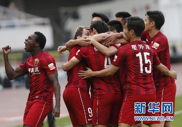 中国足球超级联赛：上港以3-2力克国安夺冠