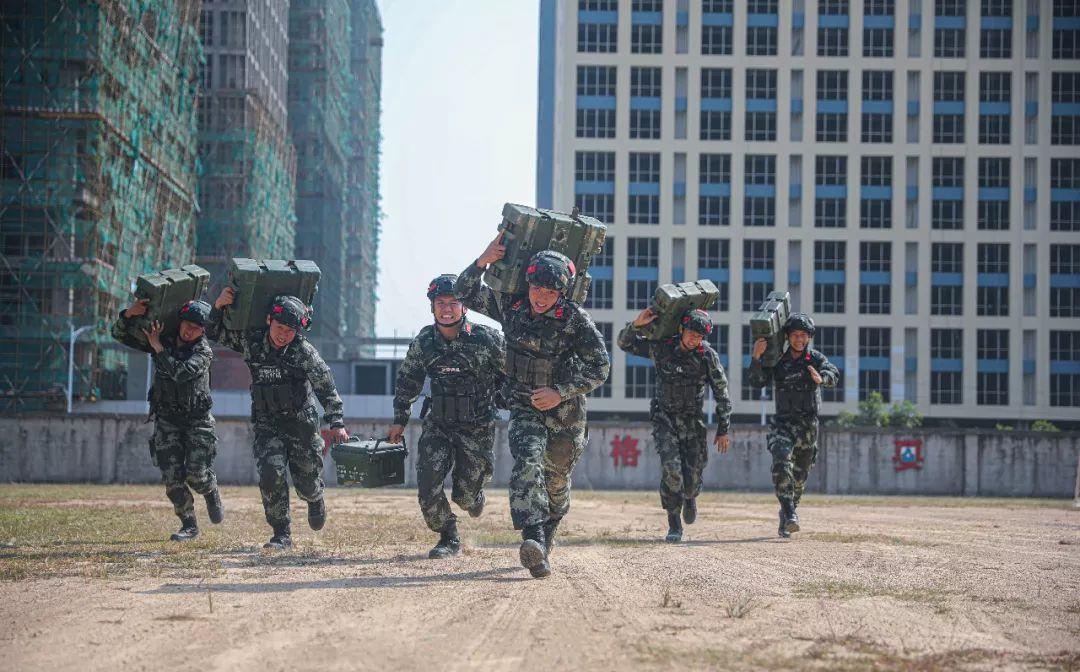 开云体育官网-纷纷赛事掀起狂潮，球队士气高昂备战战役